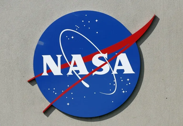 La NASA alerta del riesgo de que los microbios humanos contaminen el polo sur de la Luna