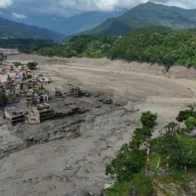 Nepal y China buscan a cientos de desaparecidos tras riada que deja al menos 160 muertos