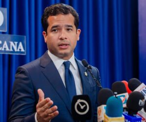 Omar Fernández critica que aún haya dudas sobre espacios para estudiantes