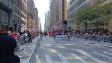 Miles de dominicanos toman la Sexta Avenida y exhiben el peso de su diáspora en Nueva York