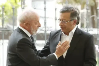 Lula se despide de Petro por llamada telefónica a horas del traspaso de mando en Colombia
