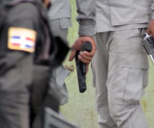 Tiroteo con la Policía deja un muerto y un herido; serían implicados en robo con homicidio en Jacagua