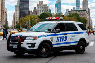 Despiden a alta funcionaria policial acusada de facilitar fuga de su hijo tras tiroteo en El Bronx