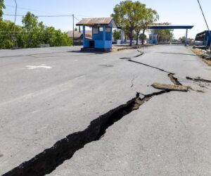 Suben las cifras por sismo indonesio: 70 muertos, 22.000 evacuados y falta de alimentos