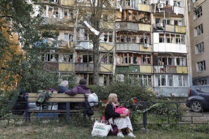 Ascienden a 15 los muertos y a 39 los heridos en ataque masivo nocturno ruso contra Kiev