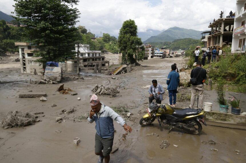 Recuperan 95 cadáveres tras la riada en Nepal y 484 turistas siguen sin contacto