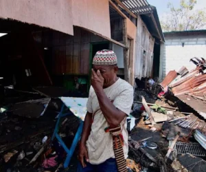 Suben a 53 los muertos y a 135 los heridos tras terremoto de 7,7 en Indonesia