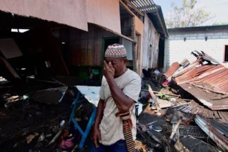 Suben a 53 los muertos y a 135 los heridos tras terremoto de 7,7 en Indonesia