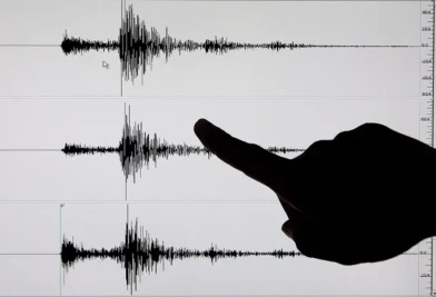 Terremoto de magnitud 7,7 sacude la costa de Indonesia y activa alerta de tsunami