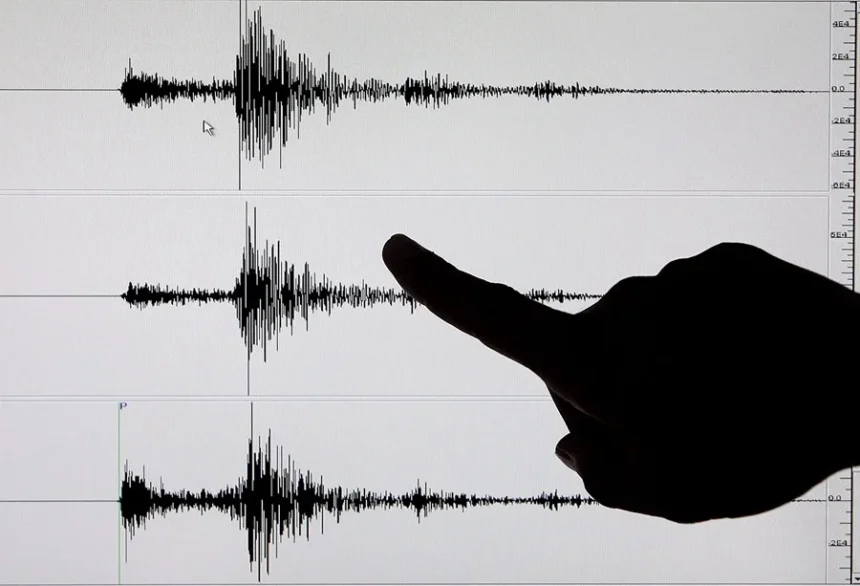 Terremoto de magnitud 7,7 sacude la costa de Indonesia y activa alerta de tsunami