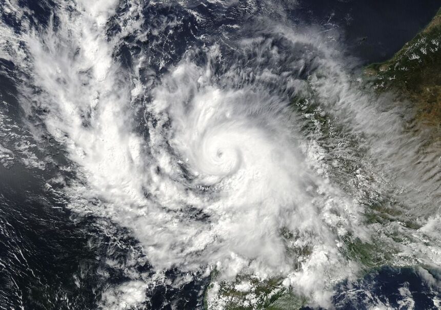 Tormenta tropical Cristóbal se forma en el Atlántico y avanza hacia el este
