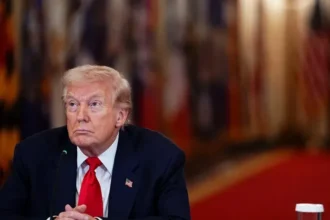 Arrestan a un hombre armado en el club de golf de Trump antes de su visita a Los Ángeles