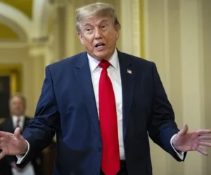 Trump dice que Irán se está derrumbando mientras EE. UU. prepara nuevas sanciones