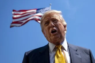 Trump retira fondos federales para procedimientos de transición de género en menores