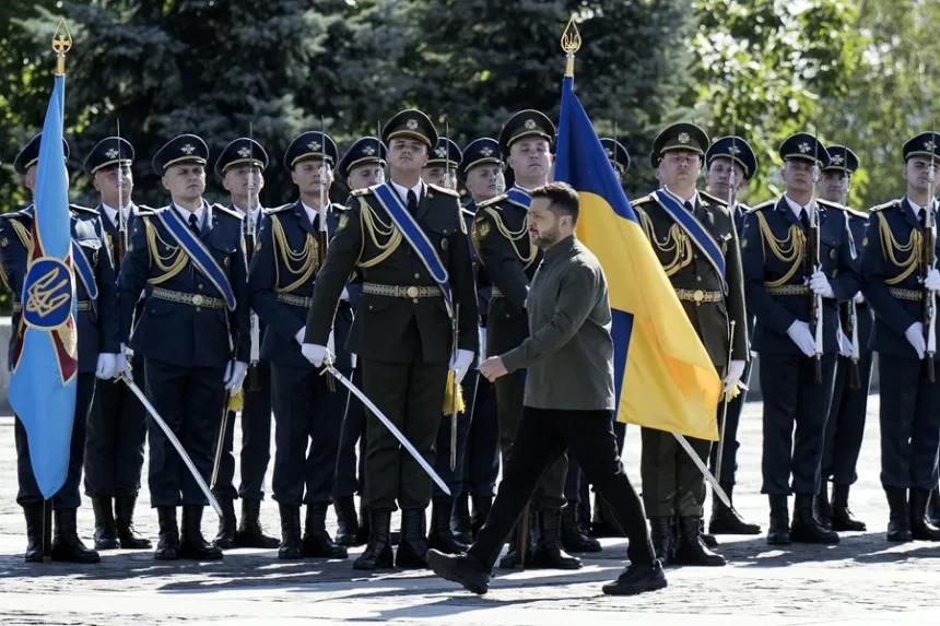 Zelenski afirma en el Día de la Independencia que Ucrania “no es una víctima, sino un guerrero”