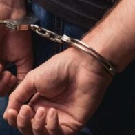 Policía detiene a tres hombres por armas y presuntas drogas en San Juan y La Vega