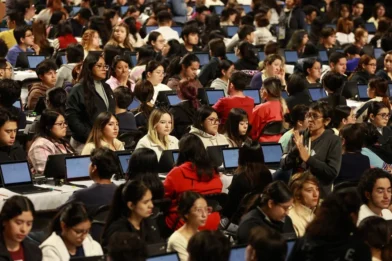 UNAM detecta intentos de trampa en examen presencial tras polémica por uso de IA