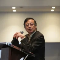 Petro agota los cupos para su charla en la UNAM y acuerda la edición de un libro con el FCE