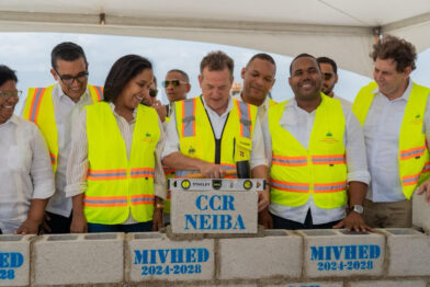 Ministro Bisonó inicia construcción de moderno CCR en Neiba