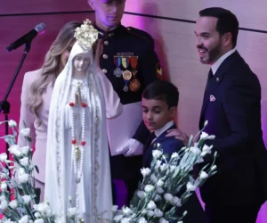 Un juez ordena a De la Espriella disculparse por vulnerar la neutralidad religiosa en su investidura