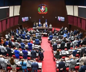 Proyecto obligaría a beneficiarios de becas internacionales a retornar al país o reembolsar fondos al Estado