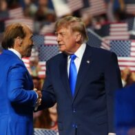 Trump nomina a esposa del cantante de 'God Bless the USA' como embajadora en Barbados