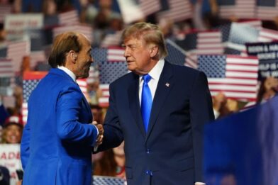 Trump nomina a esposa del cantante de 'God Bless the USA' como embajadora en Barbados