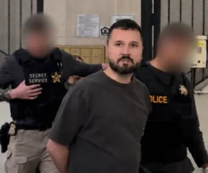 Las autoridades de Los Ángeles arrestan a un presentador de radio acusado de amenazar de muerte a Trump