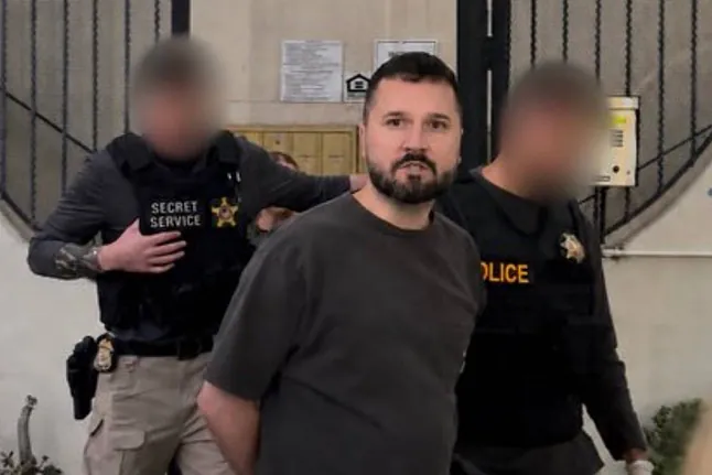 Las autoridades de Los Ángeles arrestan a un presentador de radio acusado de amenazar de muerte a Trump