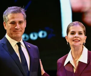 Presidenta de Costa Rica destituye a su canciller por participar en reunión con Trump sin informarle