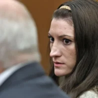 Jurado sigue sin acuerdo en juicio contra mujer acusada de matar a sus tres hijos