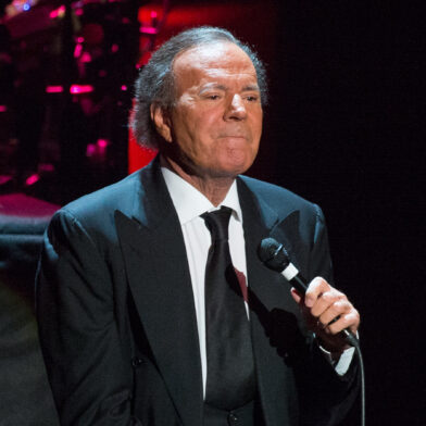 Extrabajadoras de Julio Iglesias presentan nueva querella por presunta agresión sexual