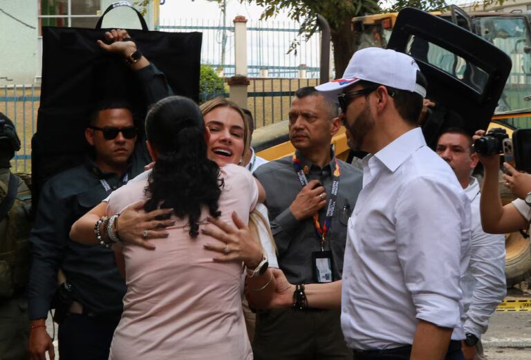 Abelardo de la Espriella donará cada mes su sueldo presidencial a causas sociales en Colombia