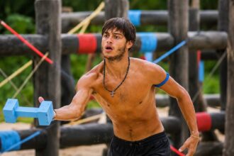 Perdió la pierna en un accidente en Survivor Greece: ahora demanda al reality por 100 millones de dólares