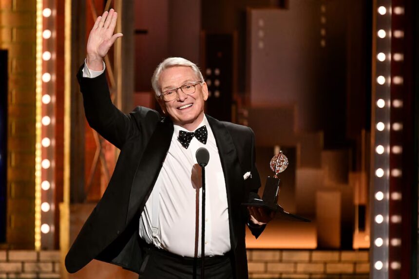 Muere Bob Mackie, legendario diseñador que vistió a Cher, Tina Turner y Dolly Parton