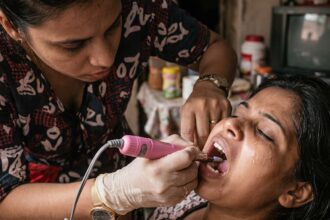 Familia denuncia que atendió urgencia dental con máquina de uñas ante crisis de salud Cuba
