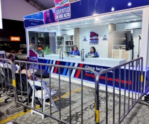 Jóvenes dominicanos superan las primeras 100 horas en busca del Récord Guinness de lectura