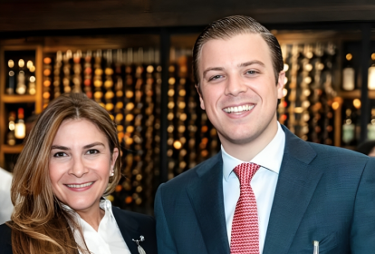 Carolina Mejía llega con su hijo Juan Garrigó a la convención nacional del PRM
