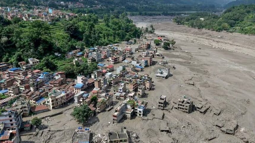 Riada Nepal deja al menos 1,225 muertos y 4,757 desaparecidos en Nepal y China