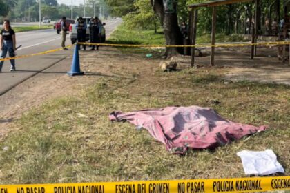 Hallan hombre ejecutado y maniatado en Honduras; dejan mensaje sobre supuesta relación con mujeres casadas