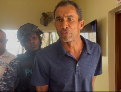 Hombre es detenido tras intentar forzar puerta de destacamento policial en Jarabacoa