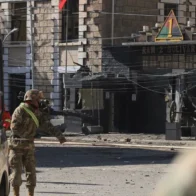 Suben a siete los fallecidos por las explosiones en un cuartel militar en Bolivia