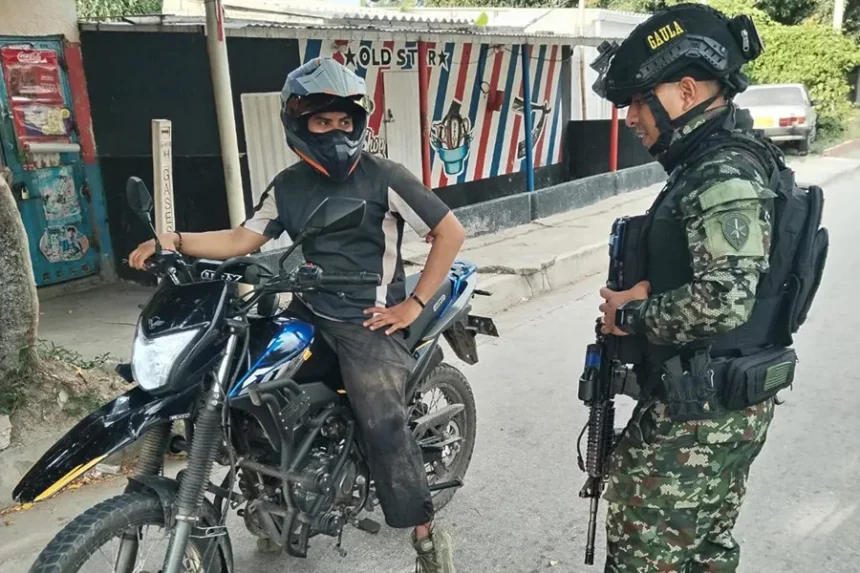 De la Espriella ordena militarizar Santa Marta tras ola de violencia de grupo paramilitar
