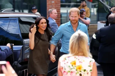 El rey Carlos III afirma que su hijo Enrique y Meghan siguen fuera de la familia real