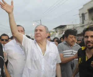 La Justicia de Ecuador mantiene la orden de detención contra el expresidente Abdalá Bucaram