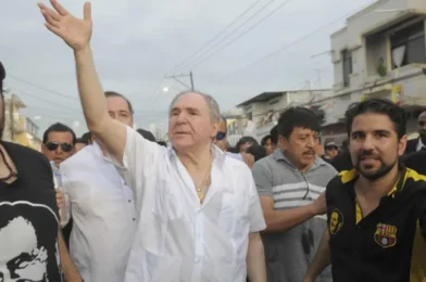 La Justicia de Ecuador mantiene la orden de detención contra el expresidente Abdalá Bucaram