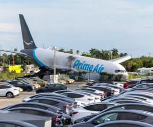 Avión de Amazon que se estrelló en Miami impactó furgoneta con siete personas