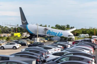 Avión de Amazon que se estrelló en Miami impactó furgoneta con siete personas