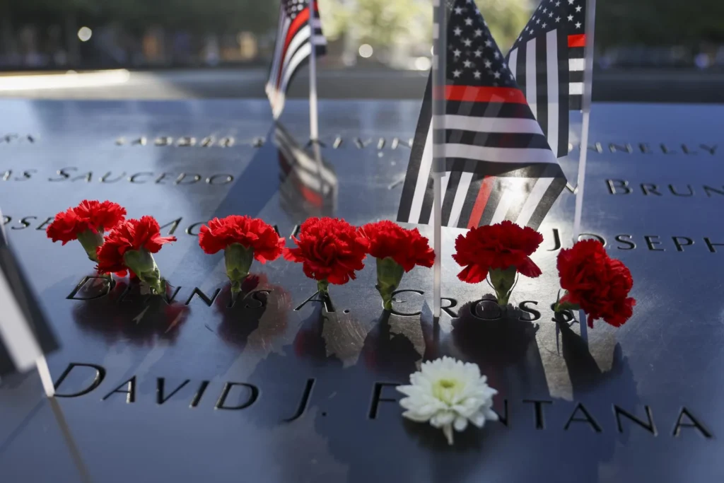 Biden, Obama y Mamdani recuerdan el 11S en Nueva York en una ceremonia sin Trump