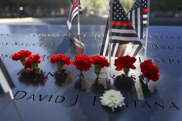 Biden, Obama y Mamdani recuerdan el 11S en Nueva York en una ceremonia sin Trump